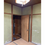 塗壁が劣化し剥がれ落ちてきています